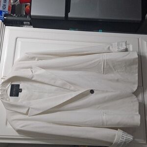 Great and comfortable business blazer.